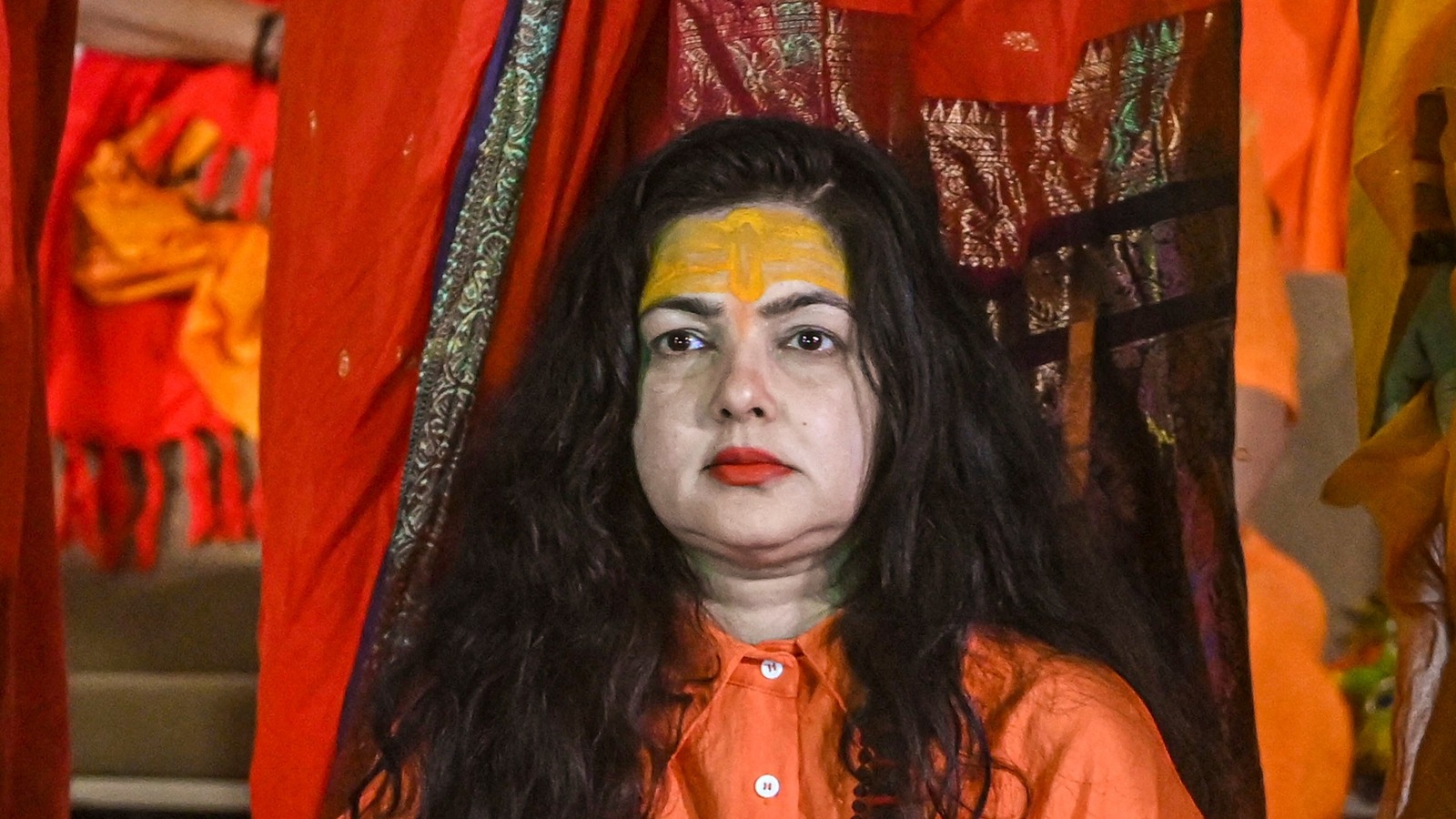 ममता कुलकर्णी हुई किन्नर अखाड़े से बाहर, अविमुक्तेश्वरानंद को लेकर पर तीखी टिप्पणी पड़ी भारी!