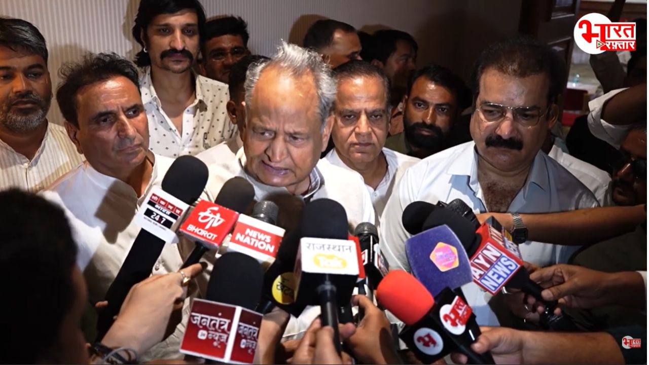 “पानी किन शर्तों पर आया, पहले वो बताओ” यमुना जल पर CM पर गहलोत का पलटवार