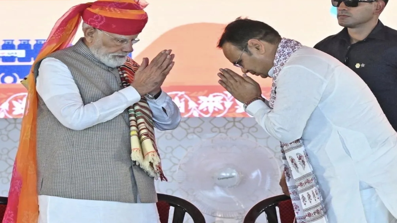 पीएम मोदी के पचपदरा रिफाइनरी उद्घाटन मामले में 2 कार्मिक सस्पेंड, बूंदी में BDO का बड़ा एक्शन, सामने आई ये बड़ी वजह