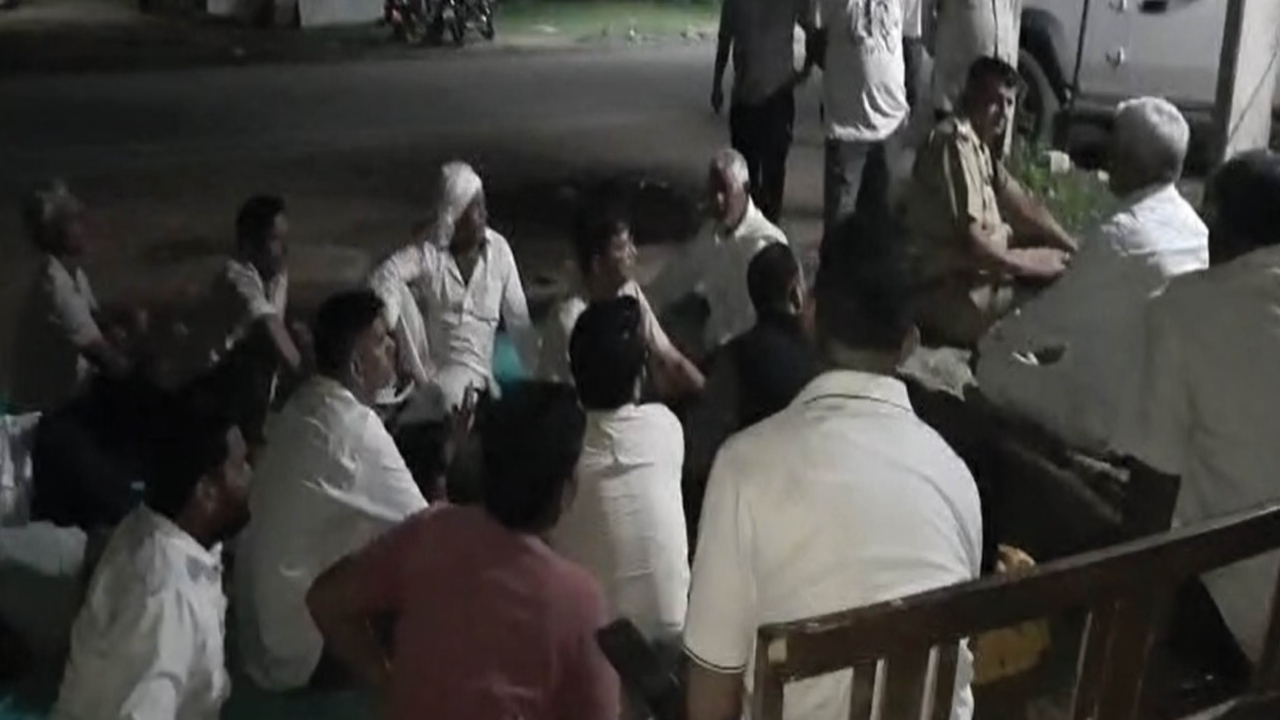मकराना में 'गुरु पूर्णिमा' पर साढ़े तीन साल की बच्ची से दुष्कर्म, गुस्साए लोगों ने किया स्कूल का घेराव, बेनीवाल ने उठाए सवाल