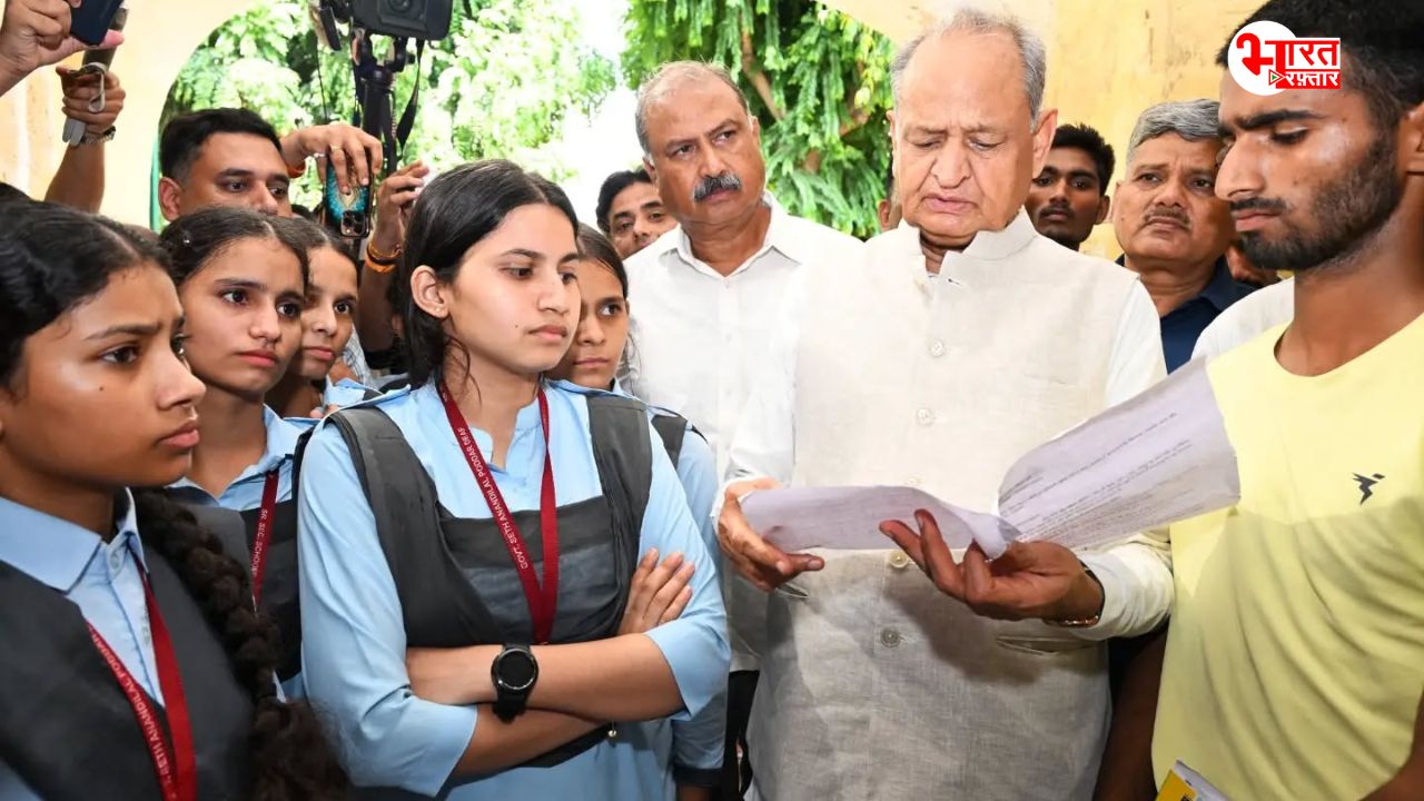 ashok gehlot in anandilal poddar school