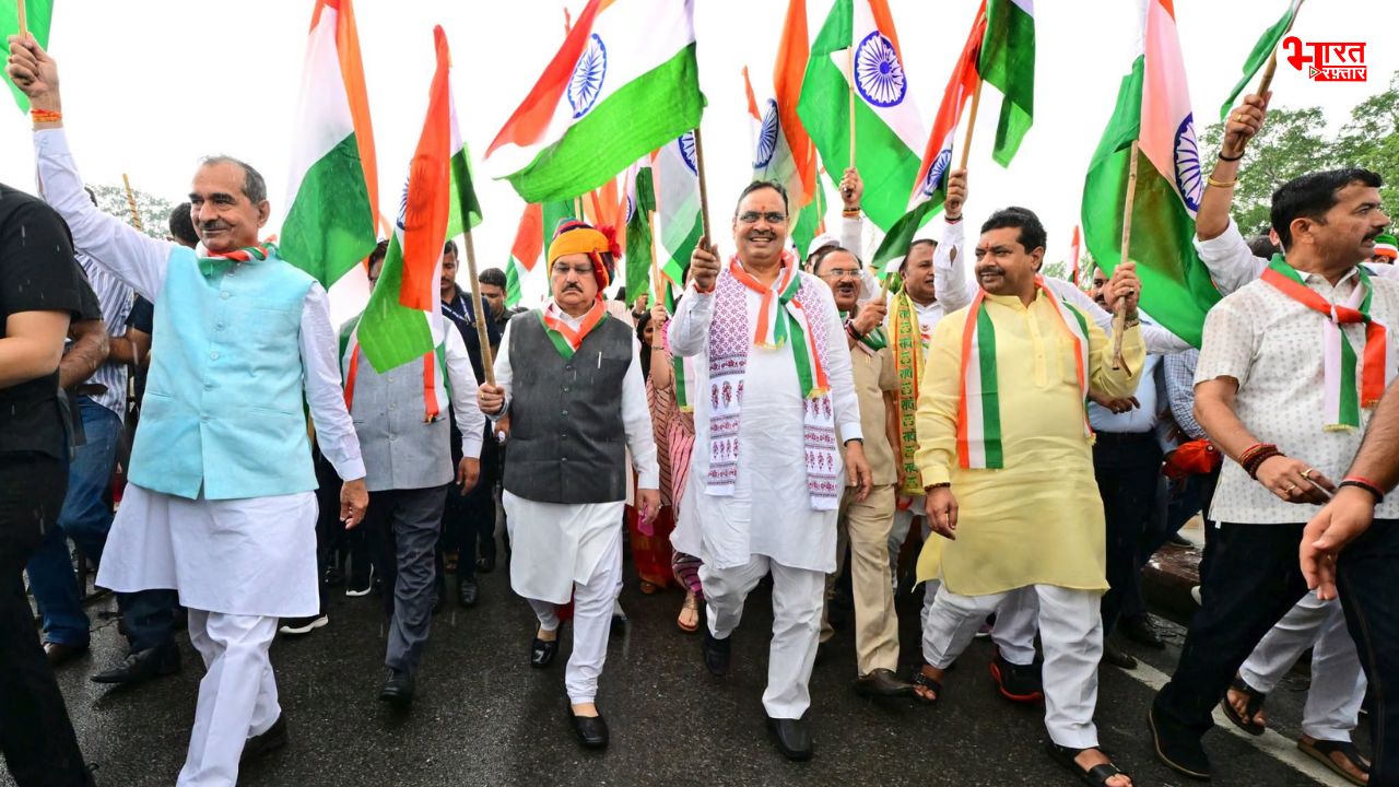 जयपुर में बारिश के बीच ही निकाली गई तिरंगा रैली, जेपी नड्डा ने की शुरुआत, CM भजनलाल शर्मा समेत कई नेता शामिल 