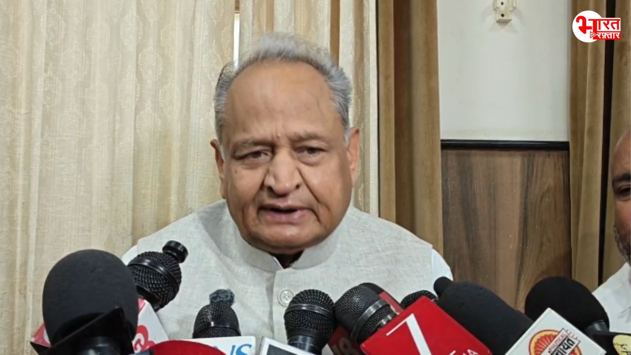 बच्चों को दूध देने की बालगोपाल योजना पर ढिलाई बरतने पर भड़के गहलोत- बोले- पीएम मोदी ने तो मना किया था