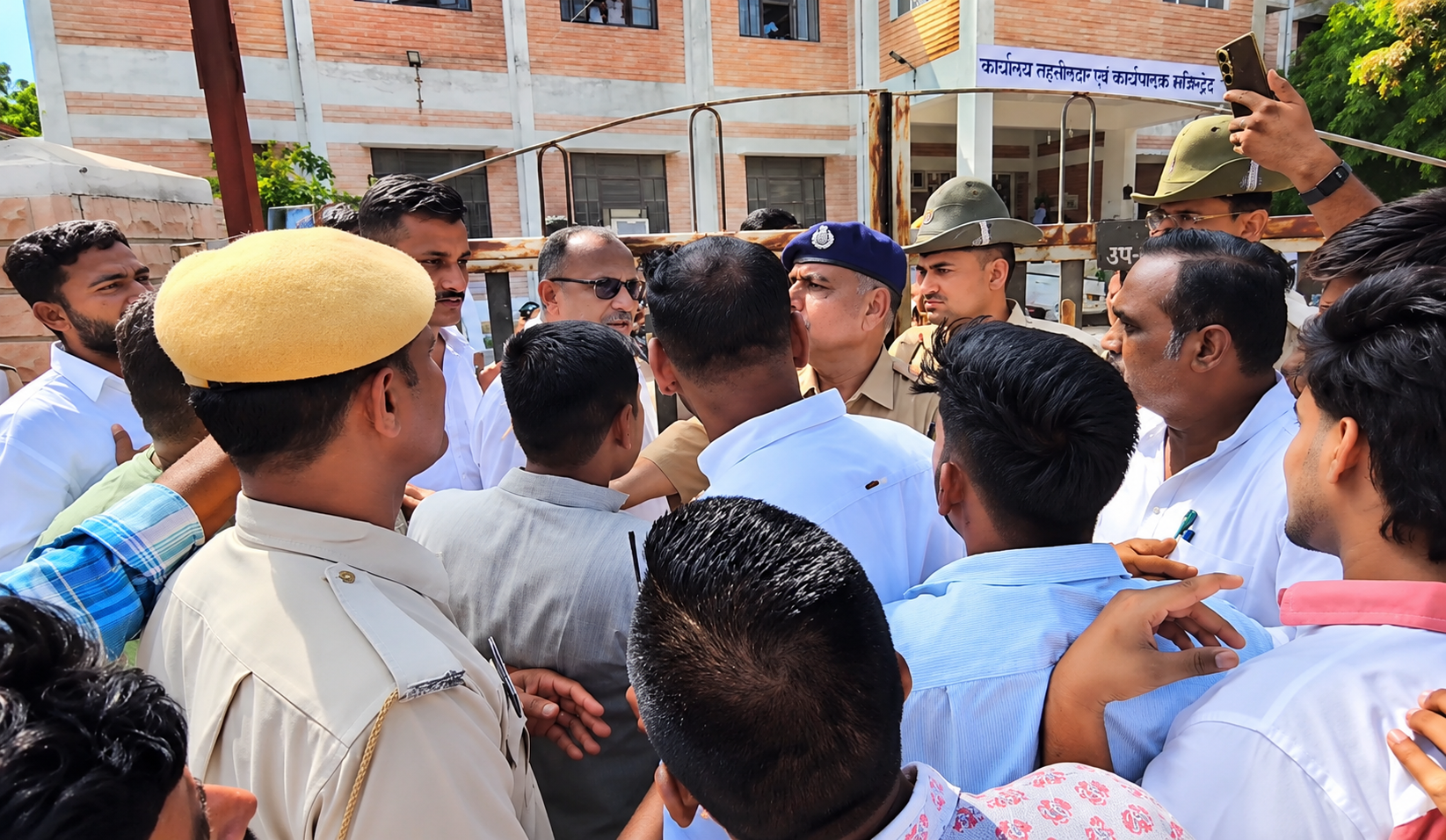 Hanuman Beniwal के खौफ से BJP में हड़कंप, RLP प्रत्याशियों पर बनाया जा रहा नामांकन वापिस लेने का दबाव!
