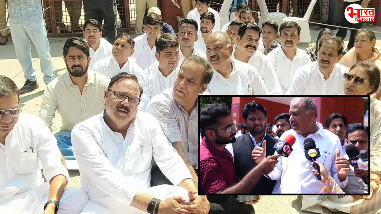 जयपुर मेयर चुनाव में बवाल: एंट्री रोकने के आरोप पर कांग्रेस का निगम गेट पर धरना
