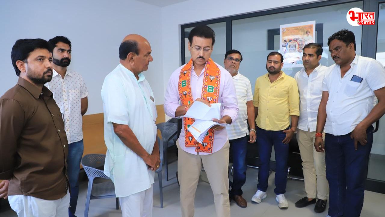 झोटवाड़ा में कर्नल राज्यवर्धन राठौड़ की जनसुनवाई, लोगों ने बताई समस्याएं, तुरंत दिए समाधान के निर्देश